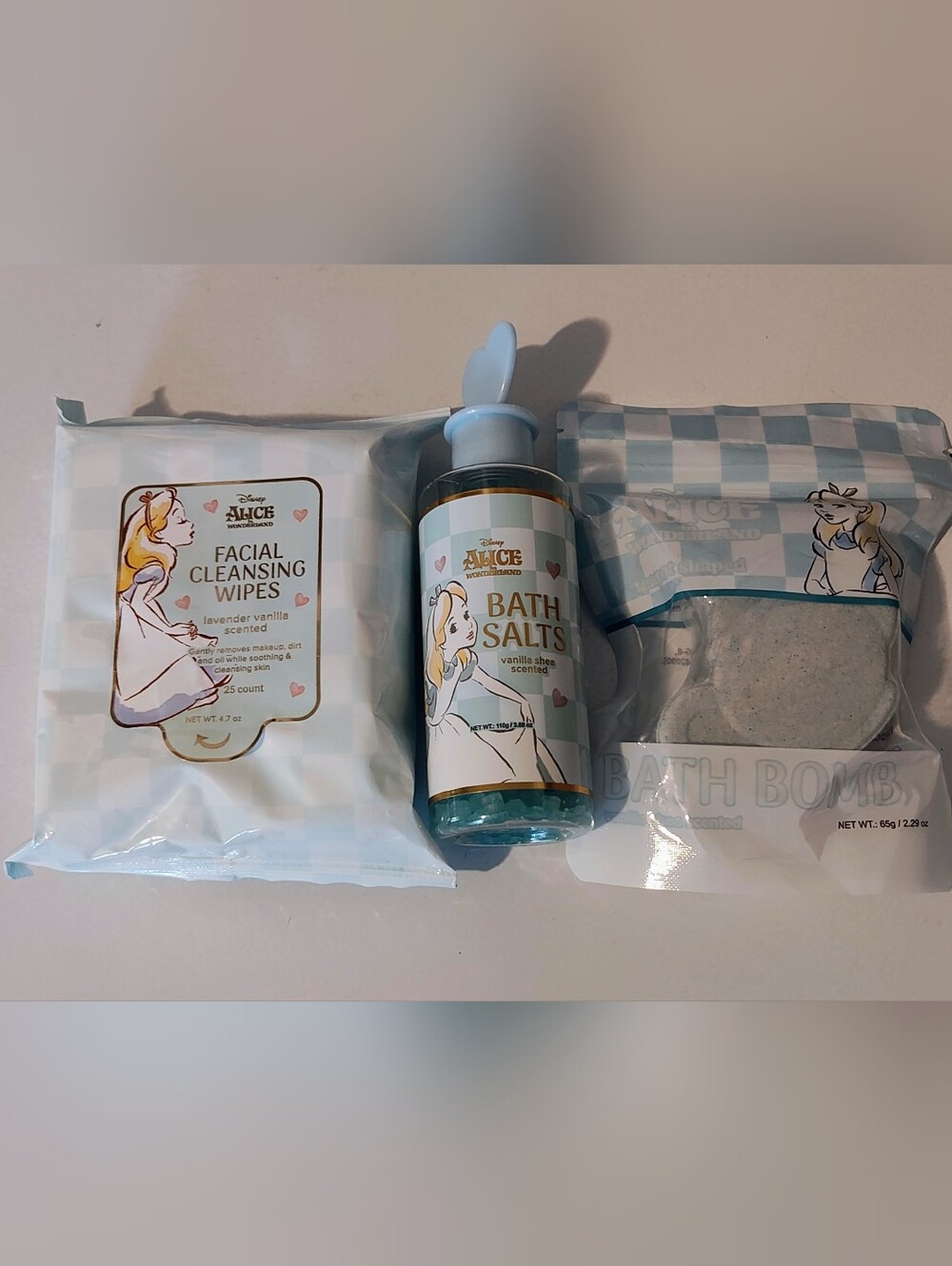 Disney Alice in Wonderland Facial Cleansing Wipes, Bath Salts & Bath Bomb Bundle